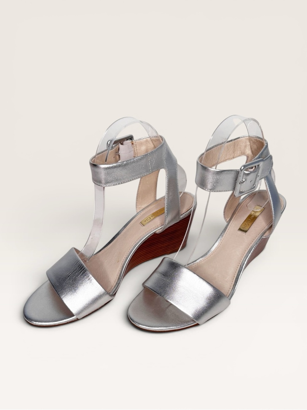 Louise et Cie Punya Silver Leather Wedge Sandals Size 8